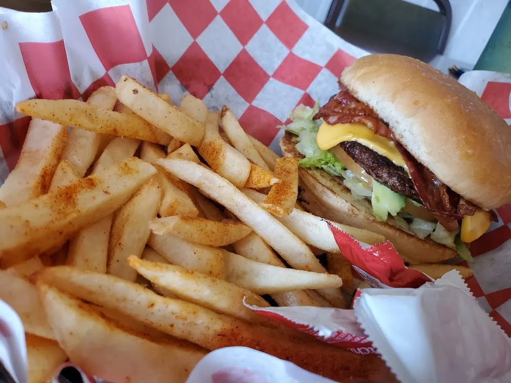 Avocado Bacon Burger w FF